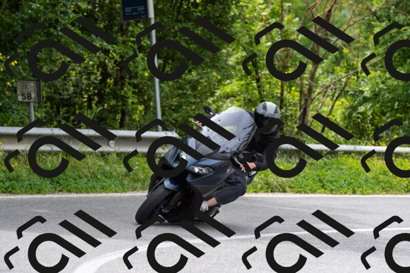 R012805