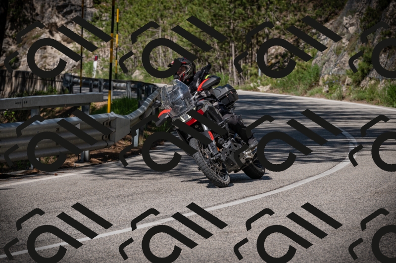 20250517_1004_am_-14