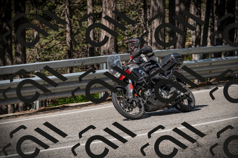 20250517_1004_am_-15