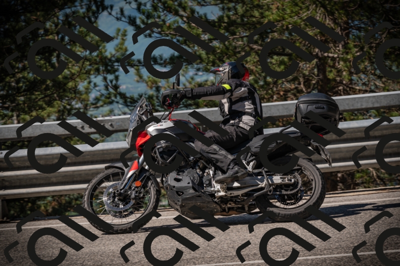 20250517_1004_am_-17