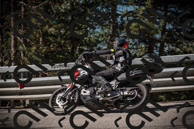 20250517_1004_am_-18