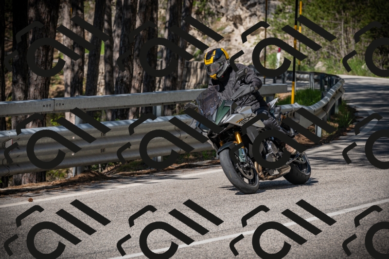 20250517_1004_am_-24