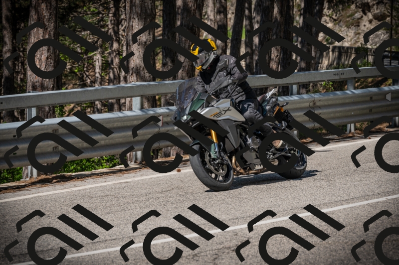 20250517_1004_am_-25