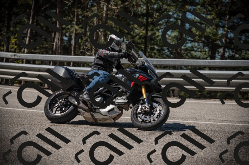 20250517_1034_am_-14