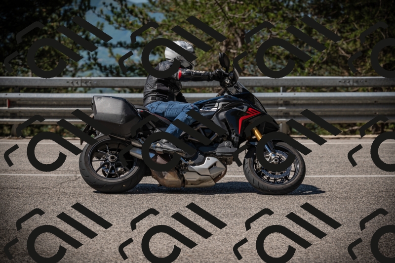 20250517_1034_am_-15