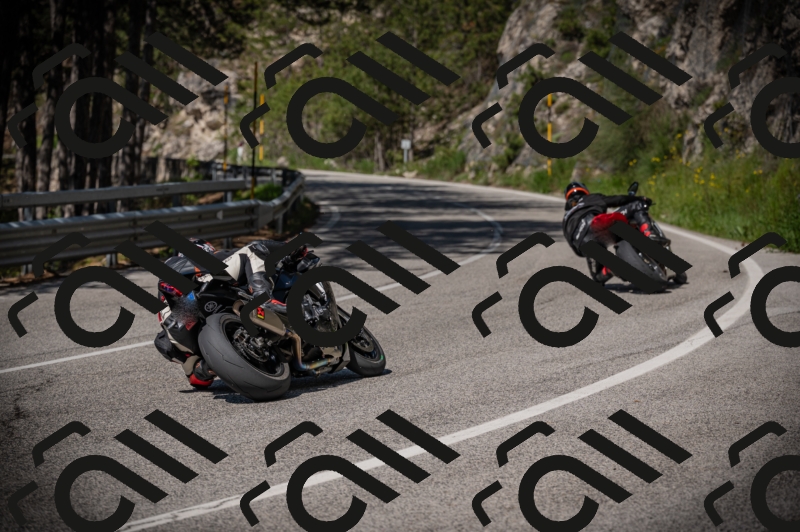 20250517_1036_am_-12