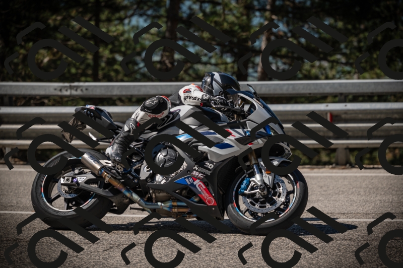 20250517_1036_am_-21