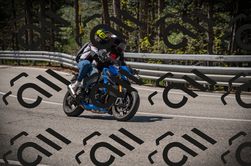 20250517_1057_am_-13