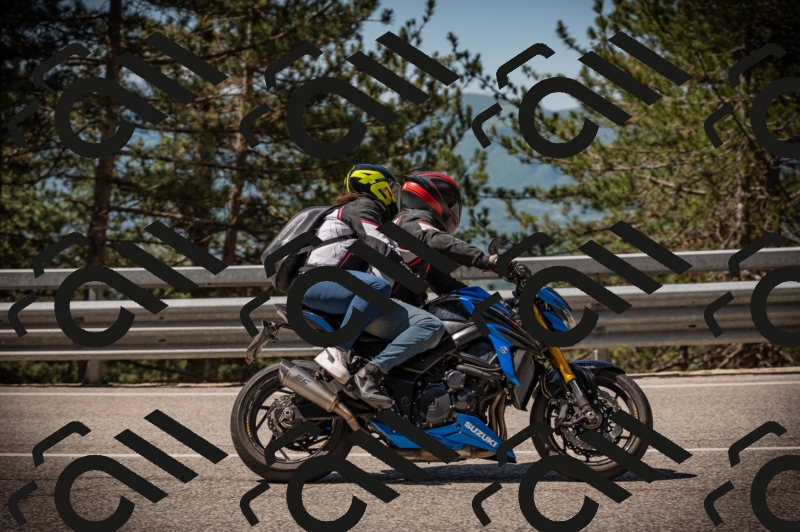 20250517_1057_am_-14