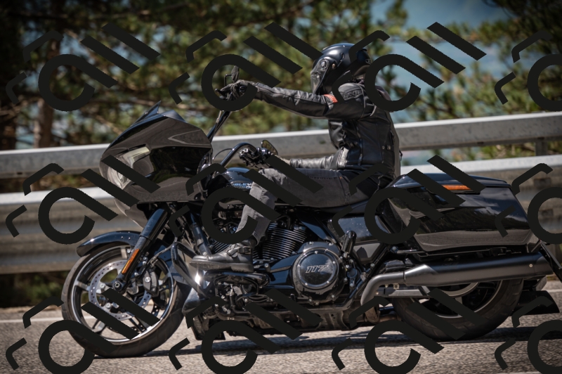 20250517_1134_am_-10