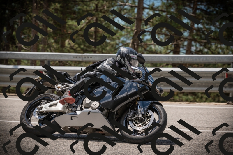 20250517_1159_am_-10