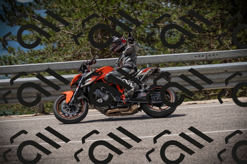 20250517_1200_am_-10