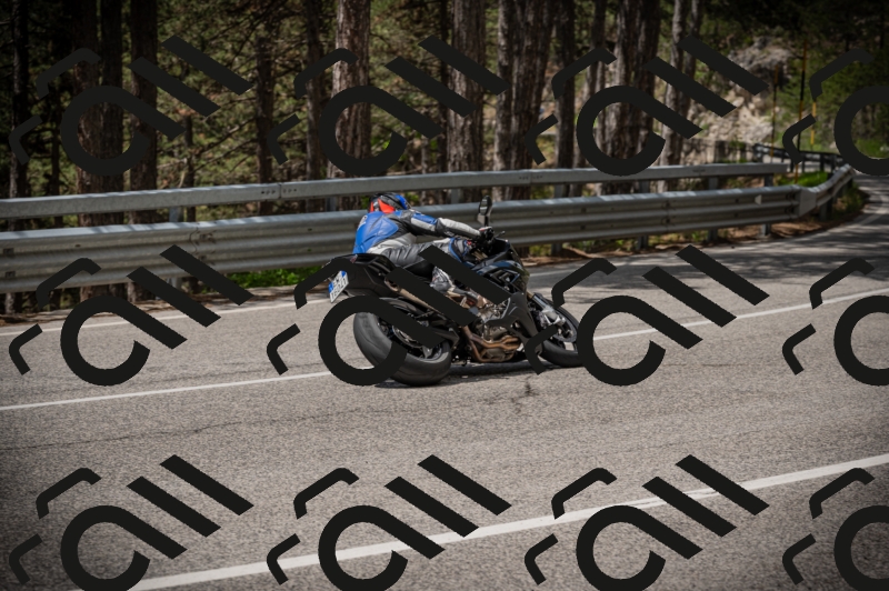 20250517_1207_am_-11