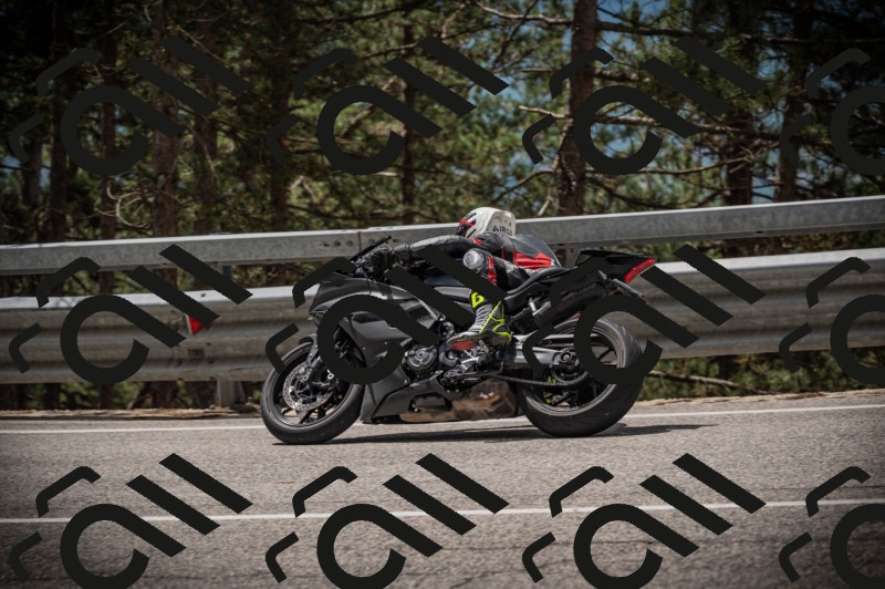 20250517_1209_am_-11