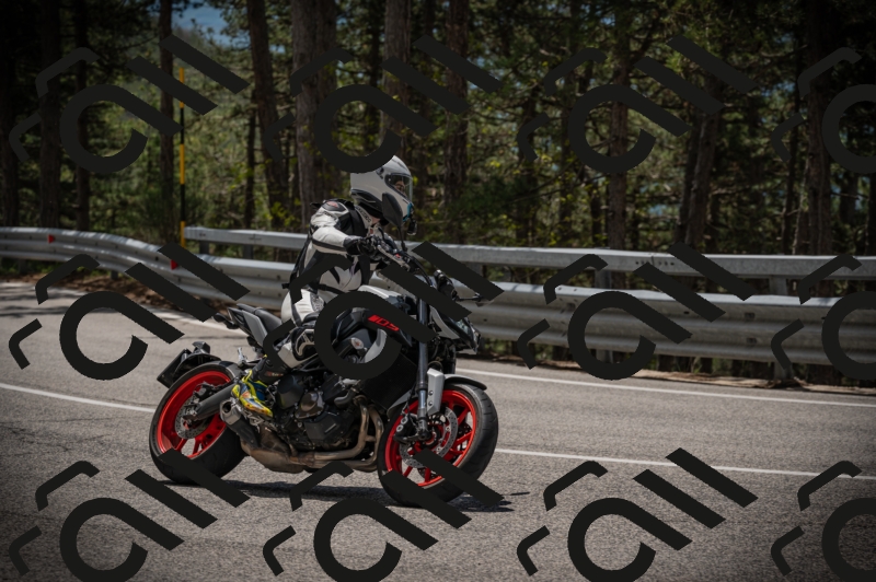 20250517_1220_am_-12