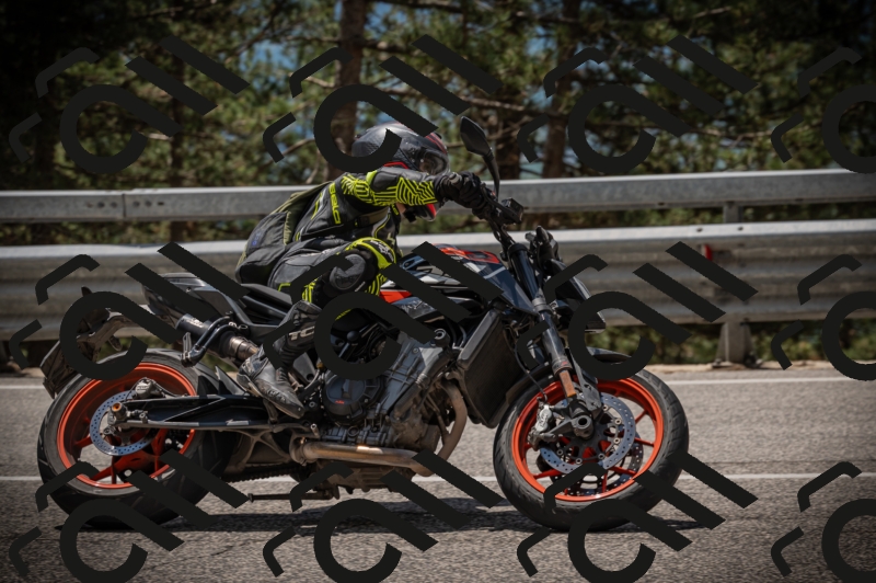 20250517_1223_am_-14