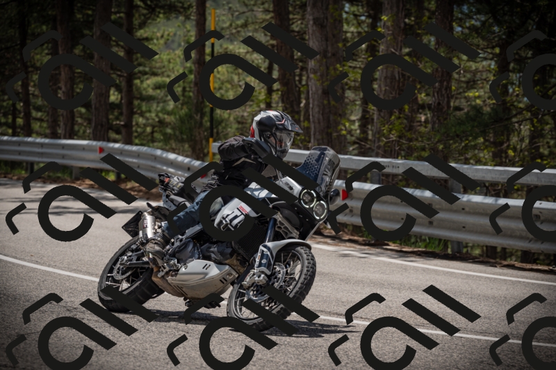 20250517_1225_am_-11