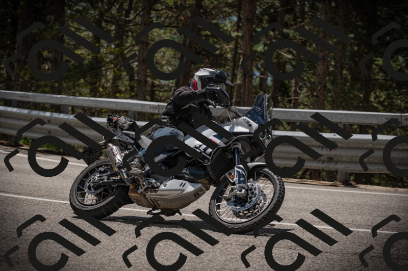 20250517_1225_am_-12