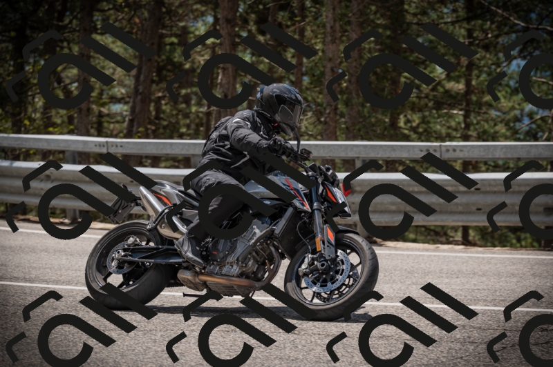 20250517_1225_am_-13