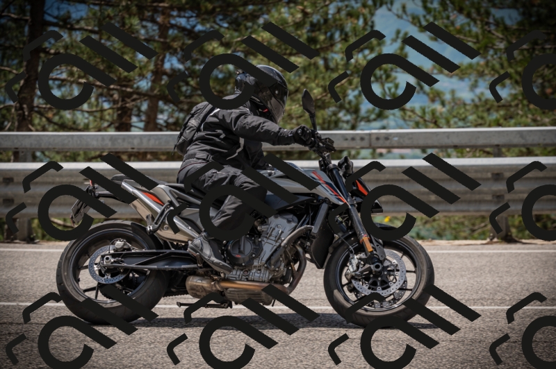 20250517_1225_am_-14