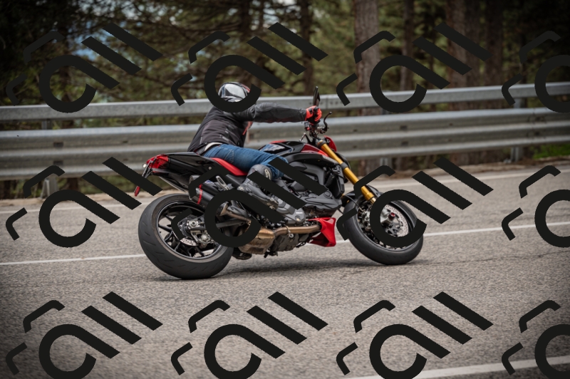 20250517_1236_am_-11