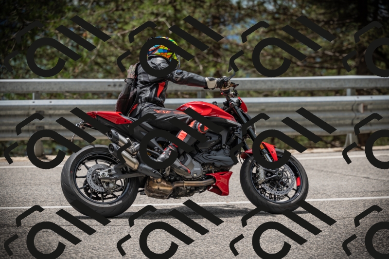 20250517_1238_am_-11