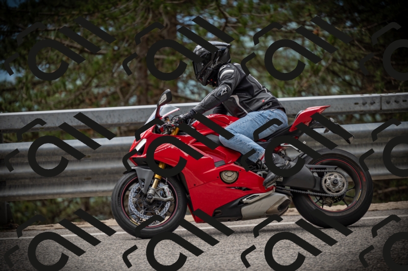 20250517_1241_am_-13