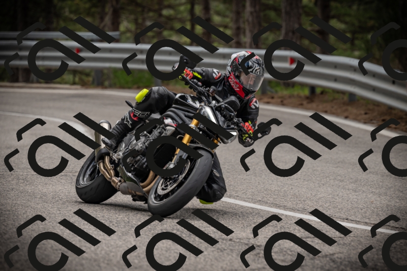 20250517_1247_am_-14