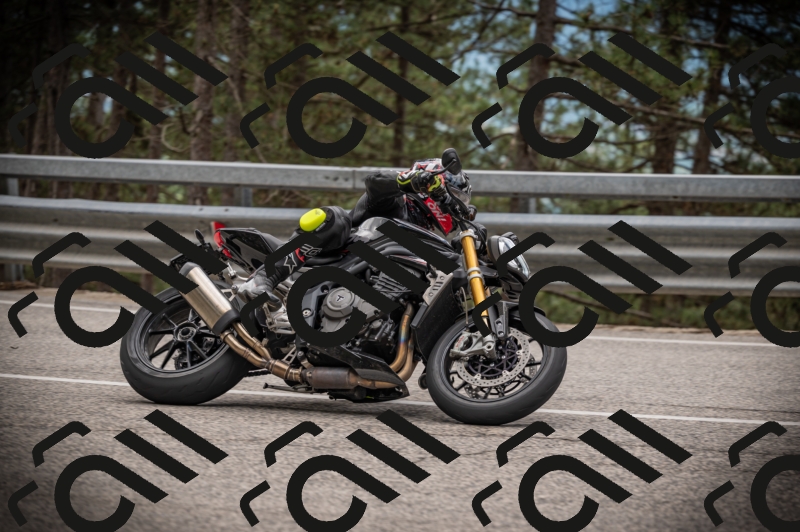 20250517_1247_am_-15