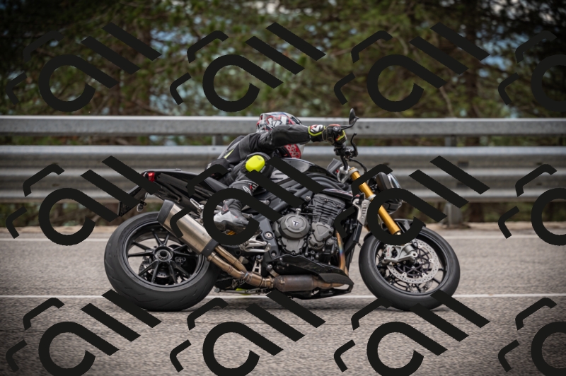 20250517_1247_am_-16