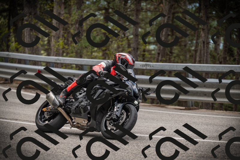 20250517_1247_am_-21