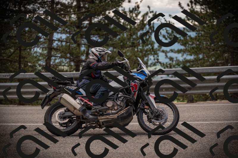 20250517_1256_am_-14