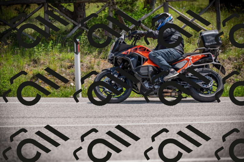 20250518120136-Z62_1065_am_