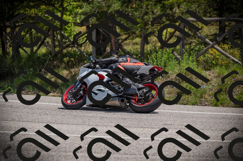 20250518120300-Z62_1084_am_