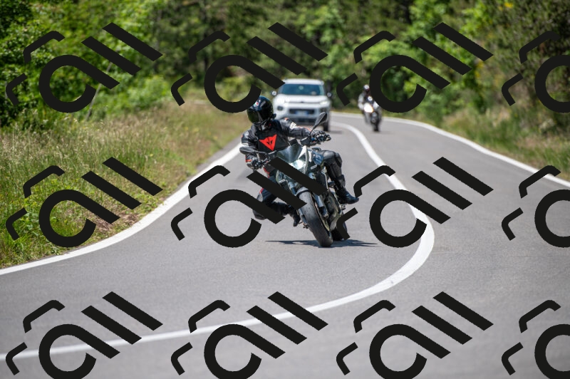 202505241200-M22_5285_m2_