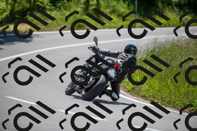 202505241200-M22_5289_m2_