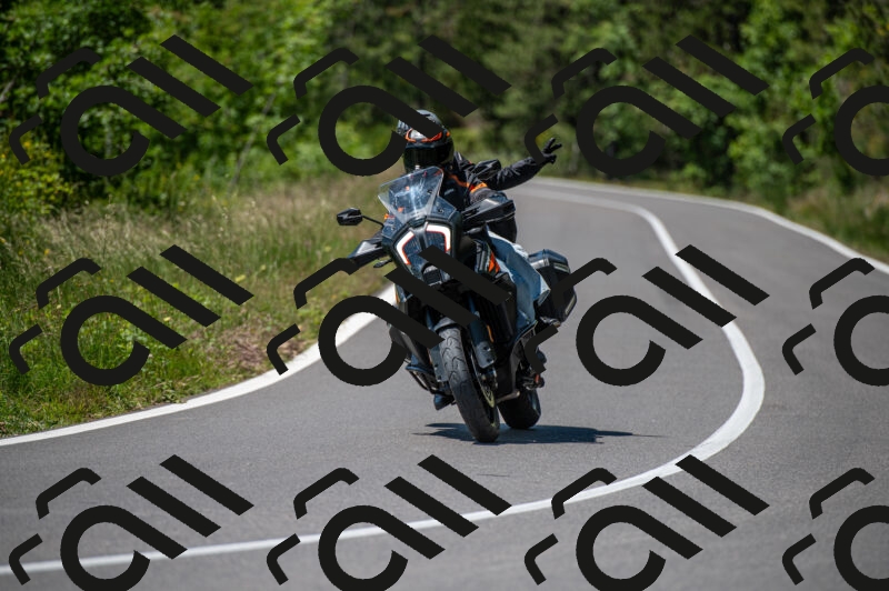 202505241203-M22_5305_m2_