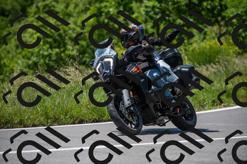 202505241203-M22_5306_m2_