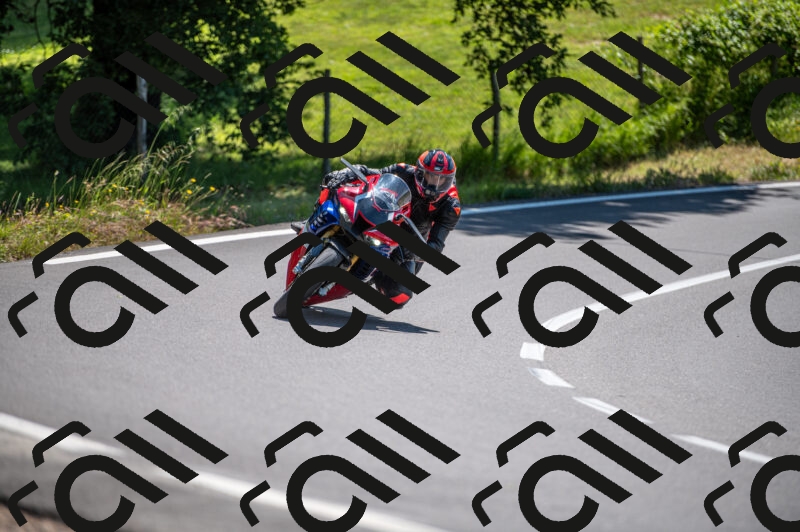 202505241211-M22_5370_m2_