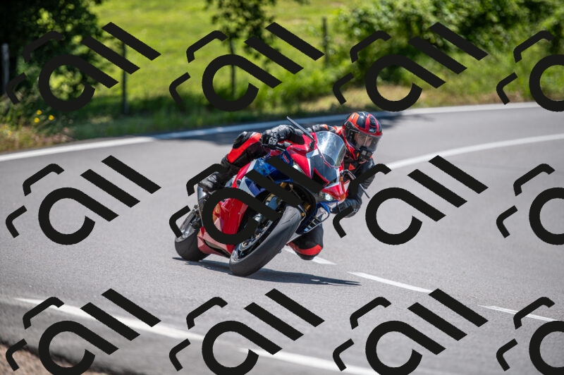 202505241211-M22_5371_m2_