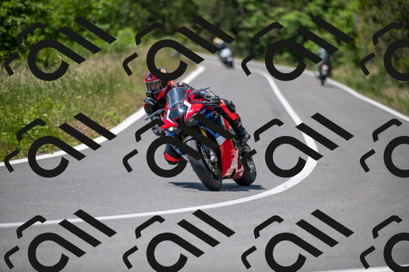 202505241212-M22_5412_m2_