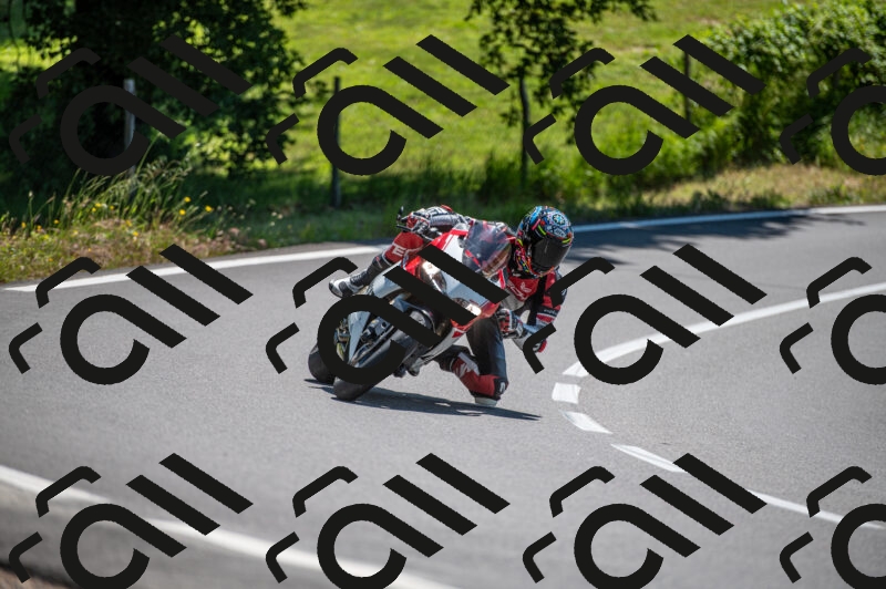 202505241215-M22_5450_m2_