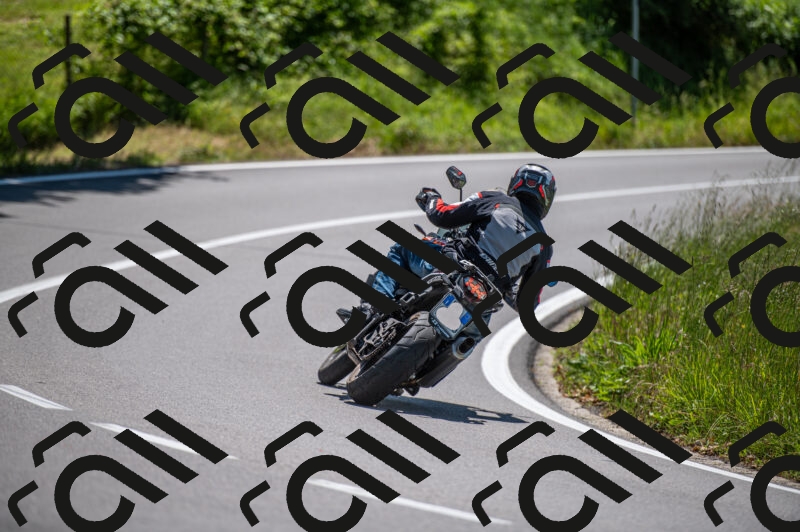 202505241215-M22_5462_m2_