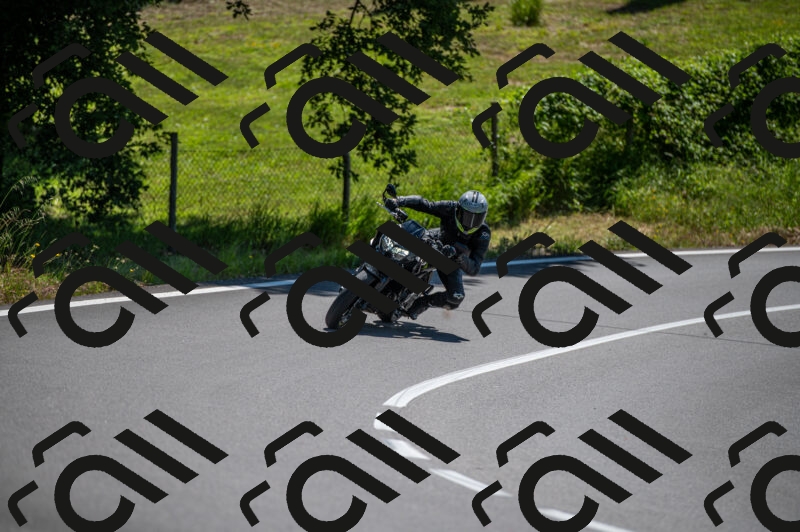 202505241221-M22_5483_m2_