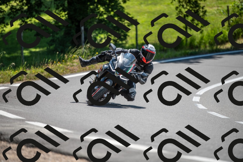 202505241224-M22_5501_m2_