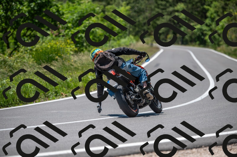 202505241244-M22_5570_m2_