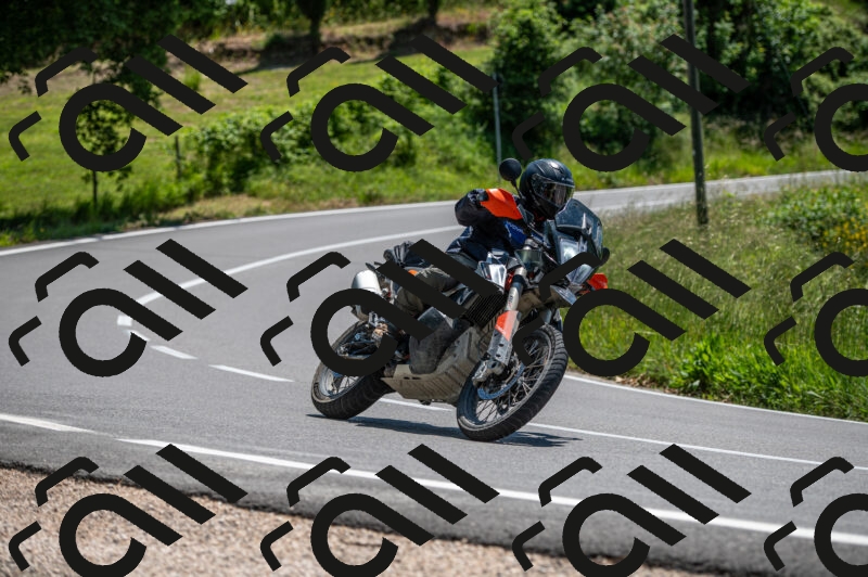 202505241248-M22_5594_m2_