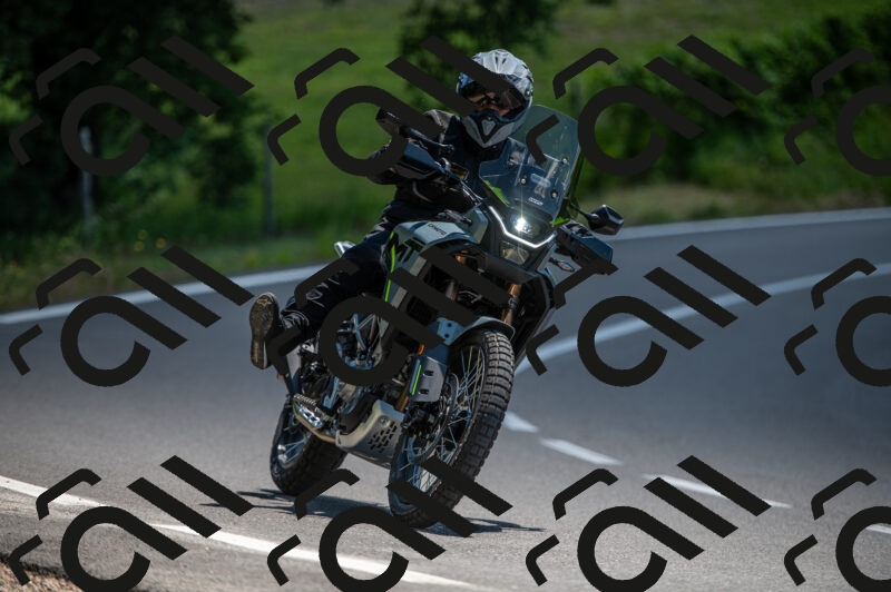 202505241250-M22_5605_m2_