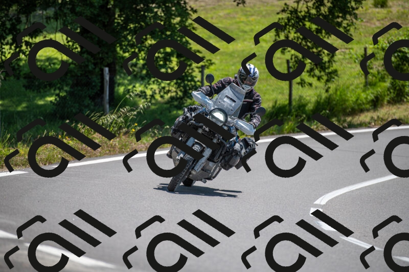 202505241259-M22_5637_m2_