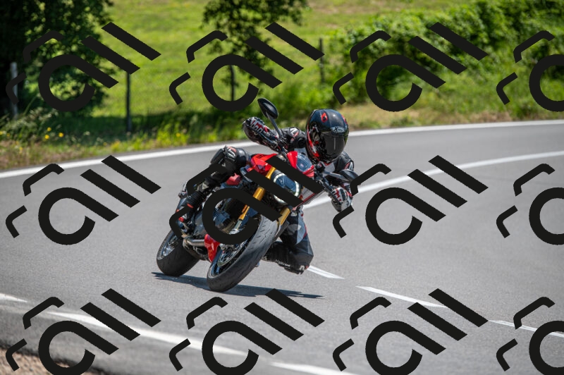 202505241306-M22_5657_m2_